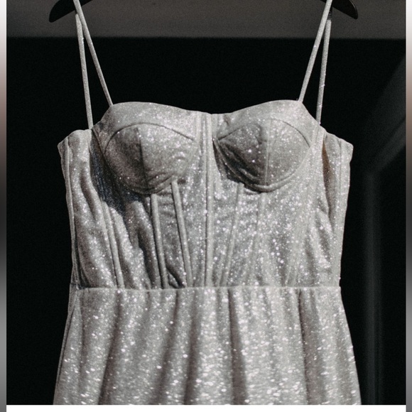 Wedding dress worn in September 2023. Only altered for length. I am 5’5” - Picture 3 of 7